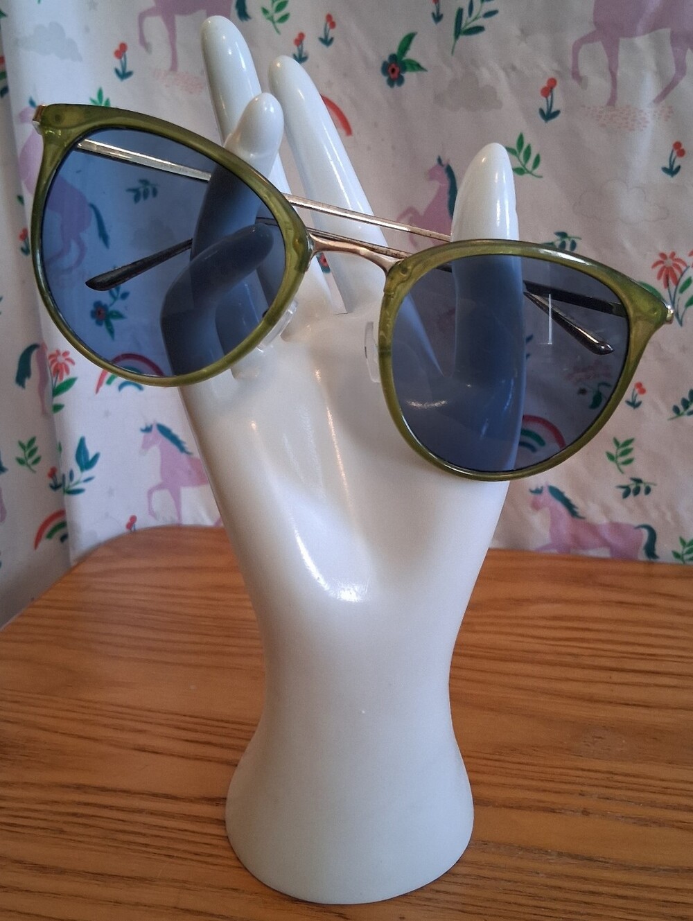 EUC Vintage Le Specs No Lurking Khaki Green & Gold Cat Eye Everyday Sunglasses